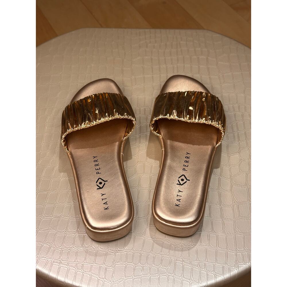 Katy Perry Rose Gold Lizzie Slides - Women’s US size 8.5 - Picture 3 of 5